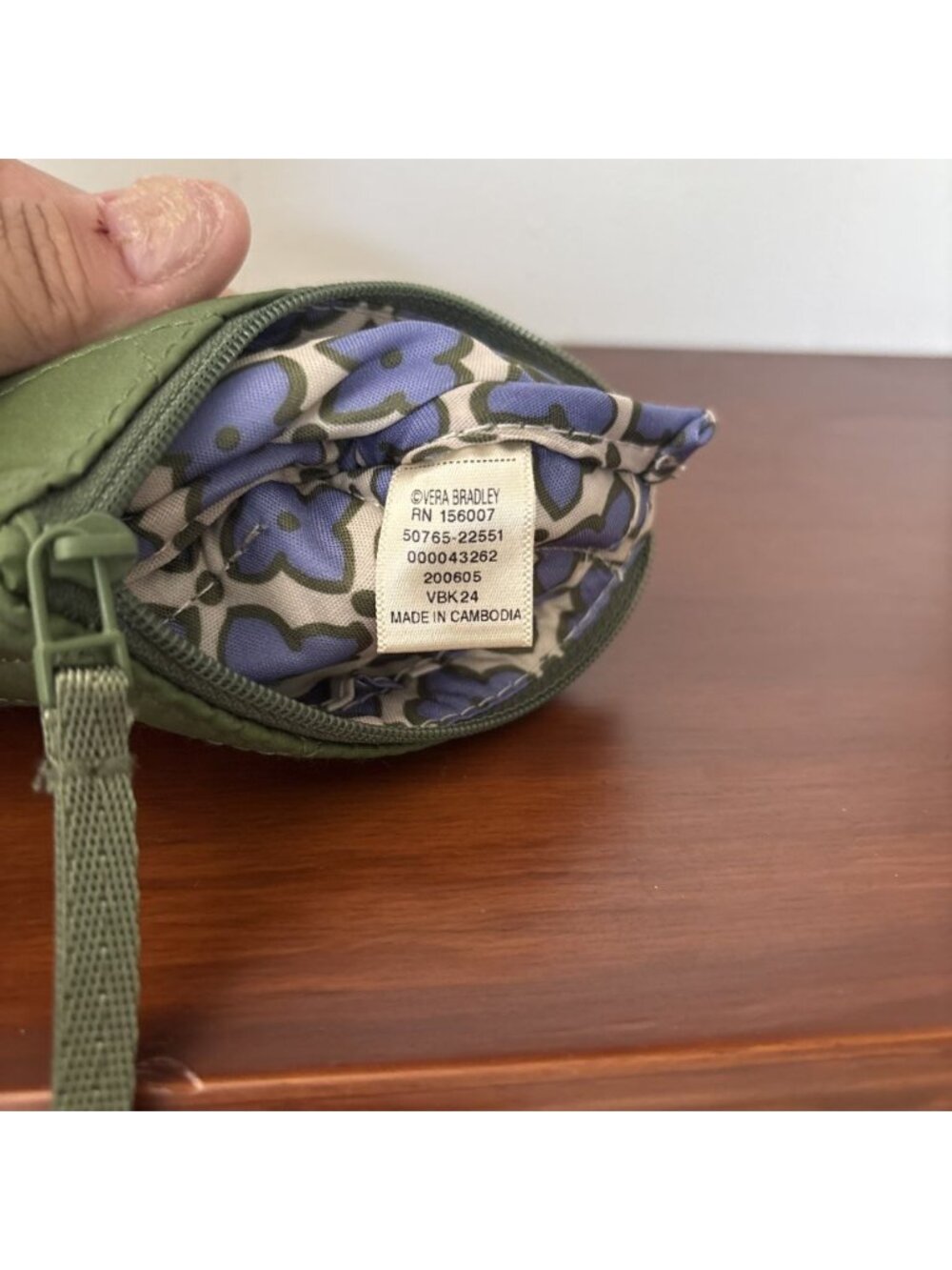 Vera Bradley Cedar Green Ultralight Zip-ID Case w/ Key Ring Floral Lining - Picture 8 of 10